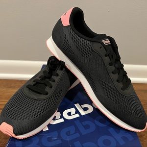 NEW Reebok, size 10